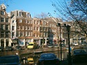 cladiri tipice pe canalele din Amsterdam