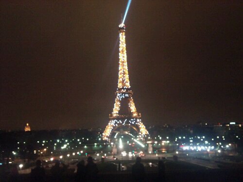 Turnul Eiffel noaptea