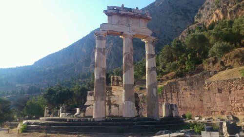 Templul Athena Pronania la Delphi