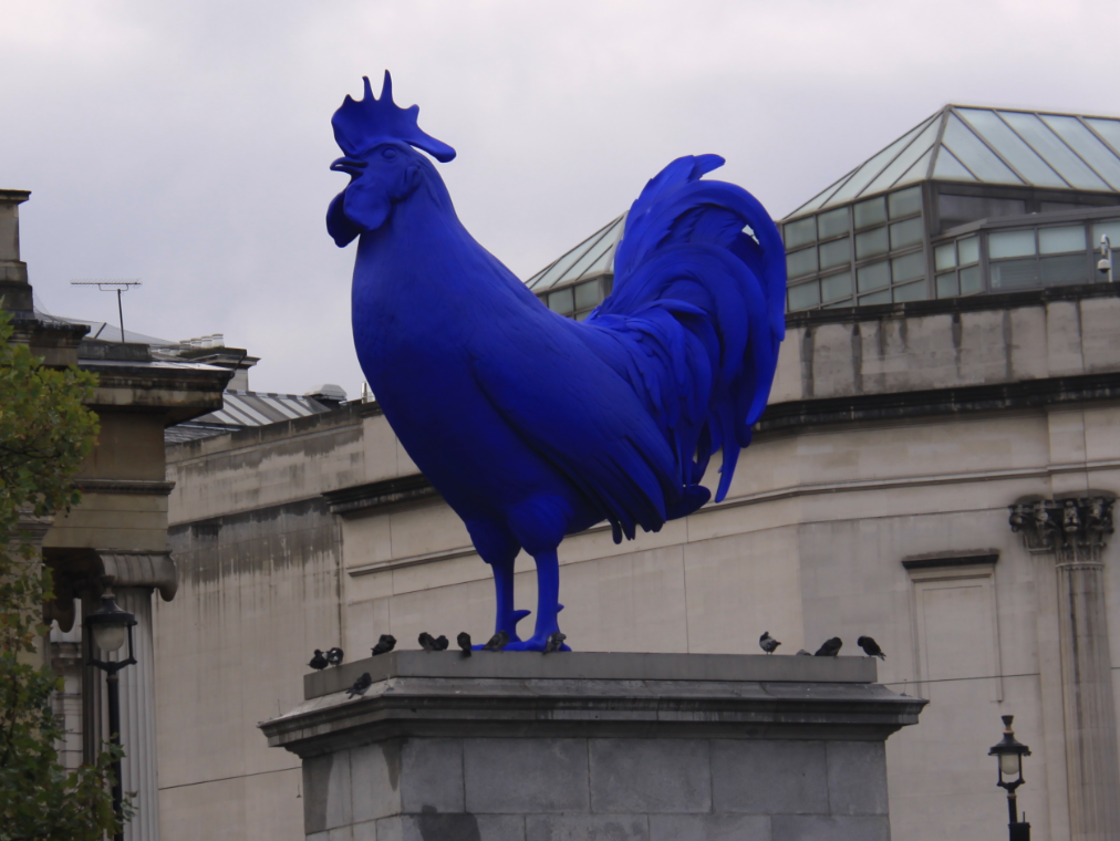 Cocos albastru in Trafalgar square