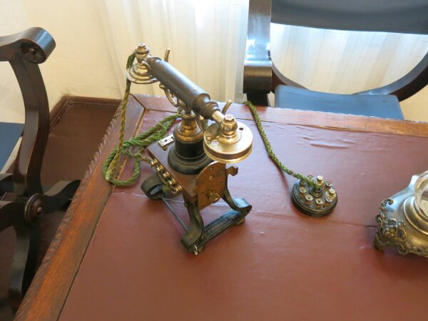 Un telefon Ericsson din secolul 19